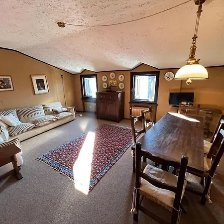 Vista Alpi Nel Centro Storico Apartamento